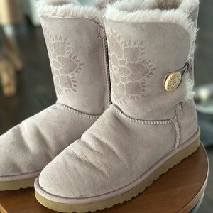 Rare light lavender/soft pink & mandala flower bailey button Ugg boots
